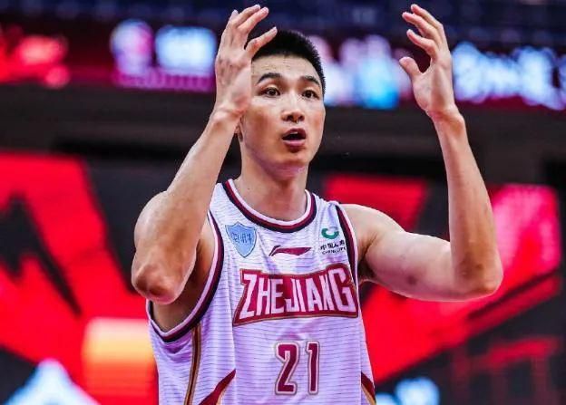 保罗也明白了，到底是怎么回事儿，微微点头一笑，对叶辰说道：我那里有我托别人，专门从南方买的极品金骏眉，改天有机会我拿一些给叶先生，还有萧叔叔尝一尝，那个茶叶真的很不错，是顶级的金骏眉大师，亲自采摘、亲自炒出来的茶。